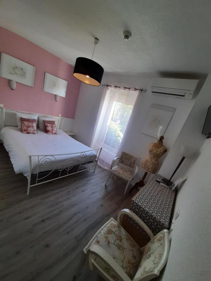 Hotel La Tour Des Fees Quissac  エクステリア 写真