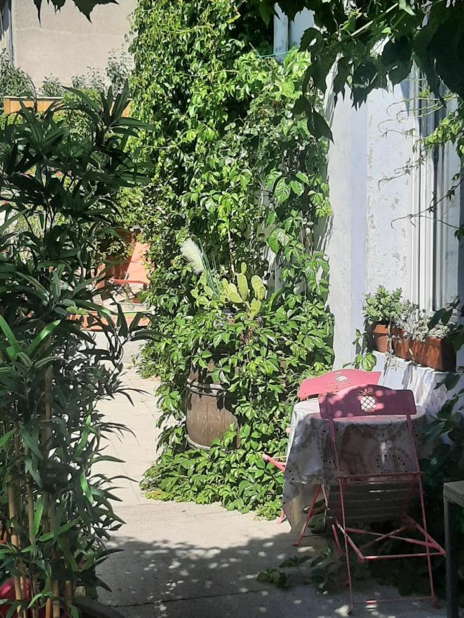 Hotel La Tour Des Fees Quissac  エクステリア 写真