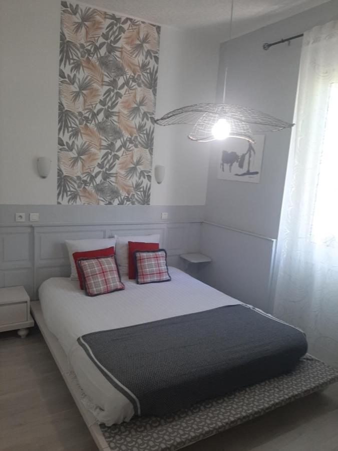 Hotel La Tour Des Fees Quissac  エクステリア 写真