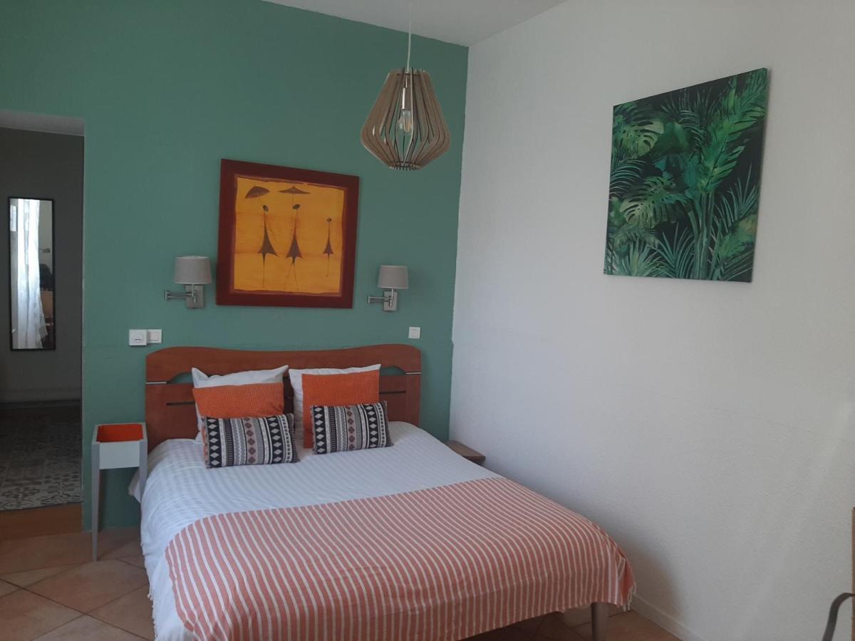 Hotel La Tour Des Fees Quissac  エクステリア 写真