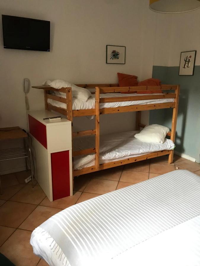 Hotel La Tour Des Fees Quissac  エクステリア 写真