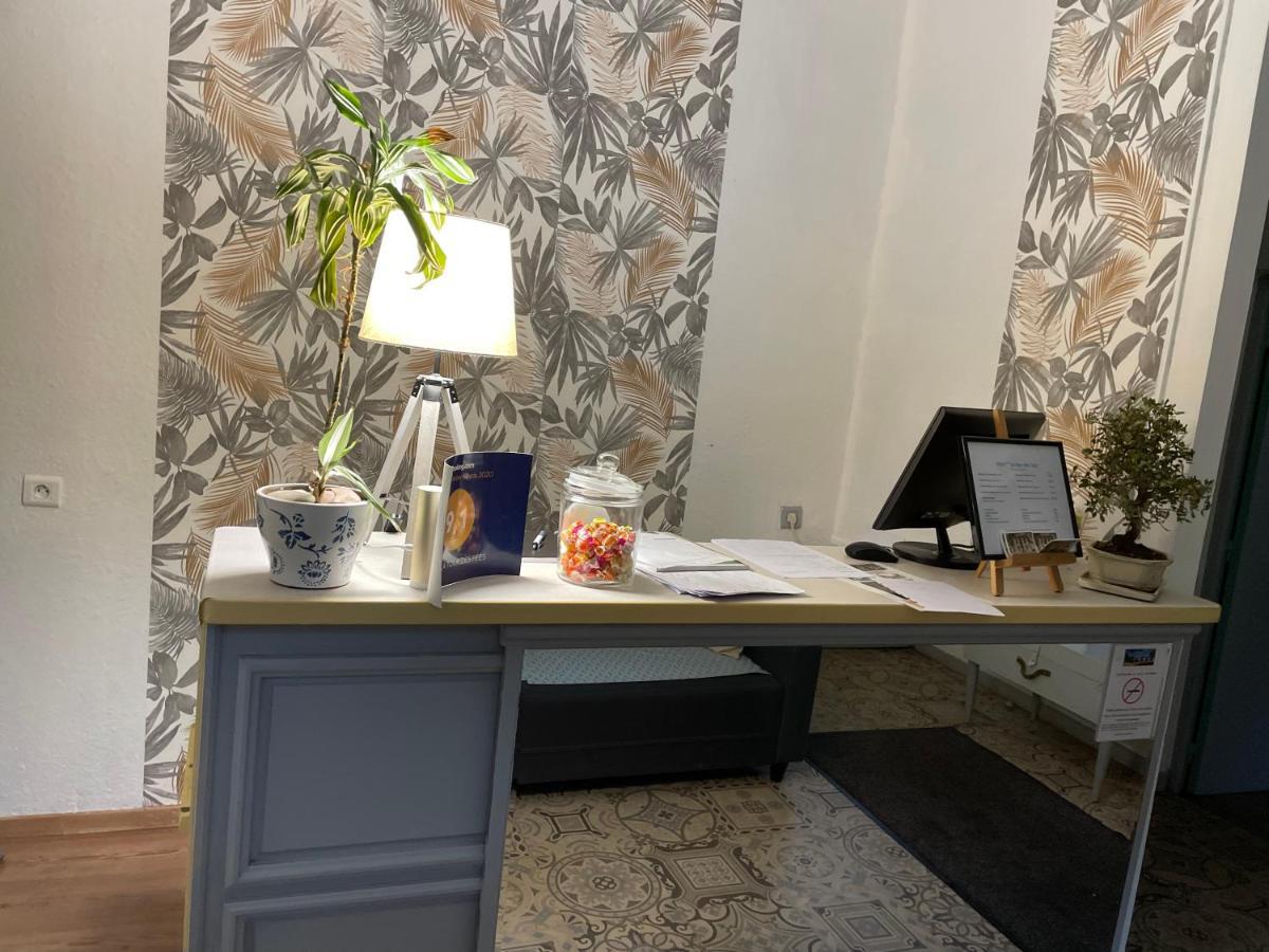 Hotel La Tour Des Fees Quissac  エクステリア 写真