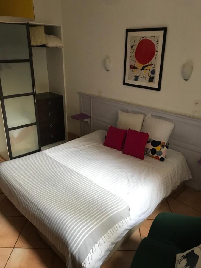 Hotel La Tour Des Fees Quissac  エクステリア 写真
