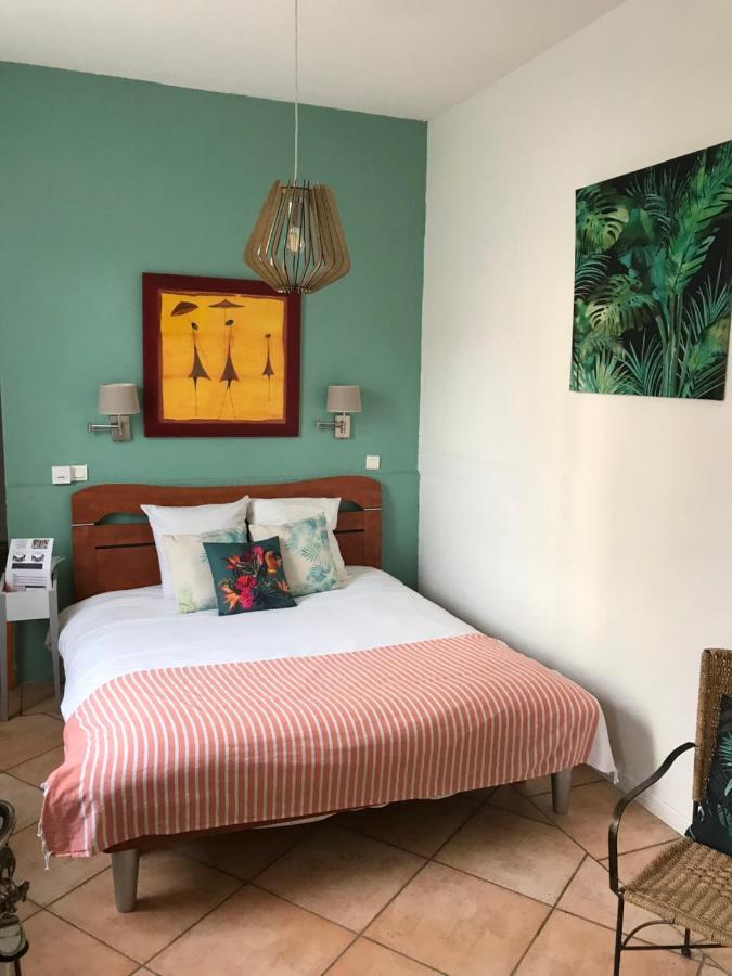 Hotel La Tour Des Fees Quissac  エクステリア 写真