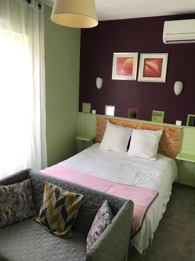 Hotel La Tour Des Fees Quissac  エクステリア 写真